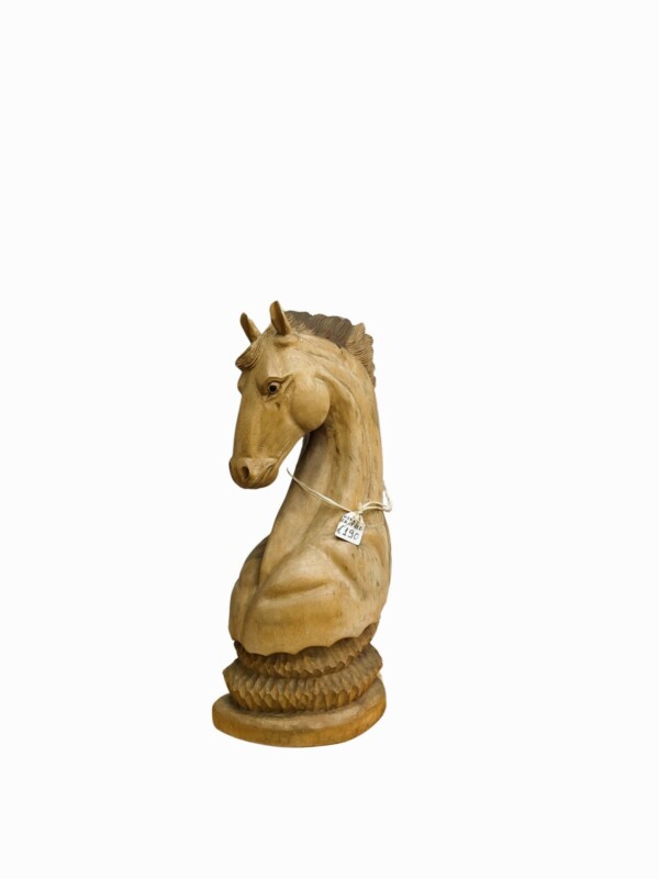 Ξύλινη χειροποίητη φιγούρα ” Άλογο “ . Αποτελεί μια υπέροχη επιλογή για να προσθέσετε μια αίσθηση πολυτέλειας και φυσικής ομορφιάς στον χώρο σας.