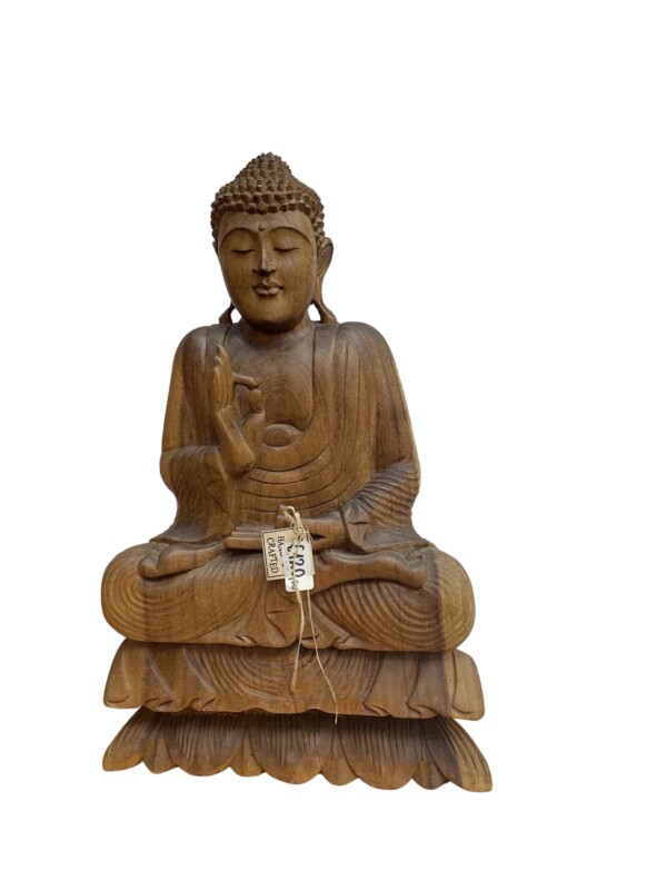 Ξύλινο χειροποίητο γλυπτό Βούδας 52×32 εκ. Ο Βούδας θεωρείται ότι συμβολίζει την σοφία, την ηρεμία , την φώτιση και την ειρήνη. Επίσης, κατά την κινέζικη φιλοσοφία φενγκ σούι ο βούδας είναι σύμβολο πλούτου και ευημερίας. Αποτελεί ένα υπέροχο γλυπτό από άριστης ποιότητας ξύλο σκαλισμένο στο χέρι. Οι γήινες αποχρώσεις του θα δώσουν μια ζεστασιά στο χώρο σας !