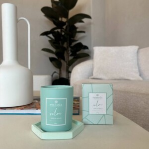 Relax Apple Spice – Χειροποίητο φυτικό κερί σόγιας 100ml.Αέρινο άρωμα που σας μεταφέρει νοερά σε εξωτικούς παραδείσους της Άπω Ανατολής.