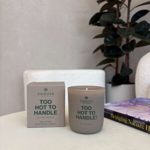 Salted Waves - Χειροποίητο φυτικό κερί σόγιας 220g. Ένα ζεστό και γλυκό άρωμα που θυμίζει φρεσκοψημένα γλυκίσματα και στιγμές θαλπωρής.