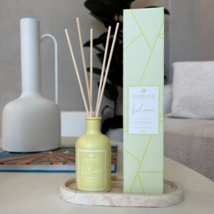 Balance Coconut Pineapple - Διαχυτής αρώματος 100ml. Ανανεώνει την ενέργεια του δωματίου σας ή του επαγγελματικού σας χώρου . Διαρκεί έως και 3 μήνες .