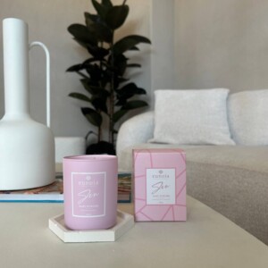 Baby Powder - Χειροποίητο φυτικό κερί σόγιας 100ml.Tο άρωμα της πούδρας σου δίνει αίσθηση καθαριότητας ζεστασιάς, φρεσκάδας και αναζωογόνησης.